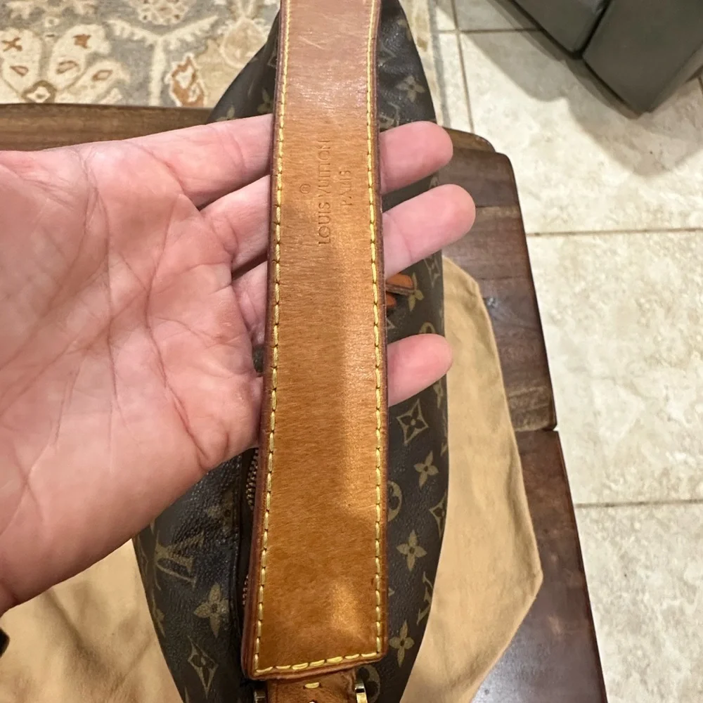 Louis Vuitton Sully MM - Picture 9 of 16